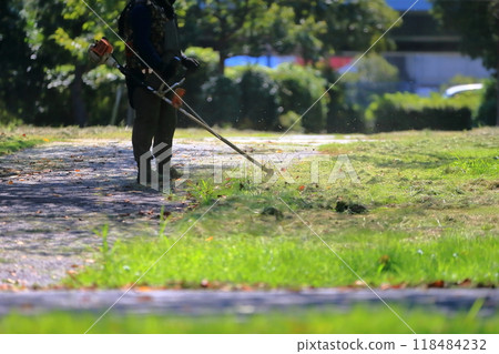 公園割草工作的圖像 118484232