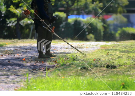 公園割草工作的圖像 118484233