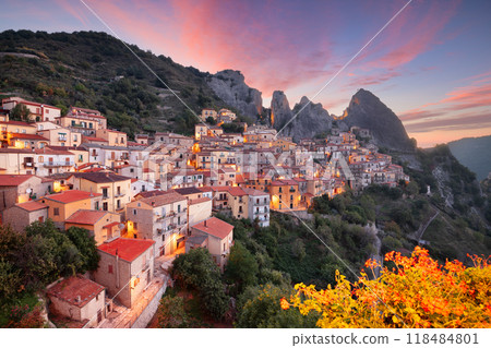 Castelmezzano, Italy townscape in the Basilicata 118484801