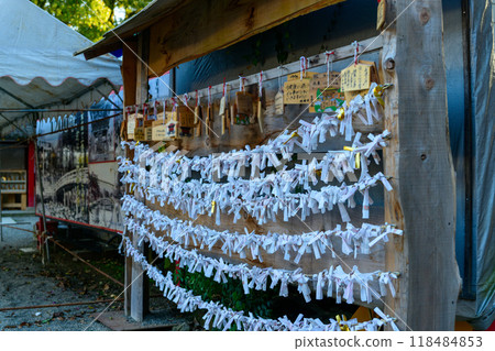 境內風景神簽供奉場景「茅草屋頂的神社寺院中唯一的國寶」葵麻生神社(國寶)(人吉市) 境內風景神簽供奉場景「茅草屋頂的神社寺院中唯一的國寶」葵麻生神社(國寶)(人吉市) 118484853