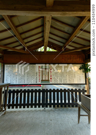 The interior of the Daijingu Shrine, illuminated by rays of light "The only thatched roof temple or shrine structure designated as a national treasure" Aoi Aso Shrine (National Treasure) (Hitoyoshi City) The interior of the Daijingu Shrine, illuminated by rays of light "The only thatched roof temple or shrine structure designated as a national treasure" Aoi Aso Shrine (National Treasure) (Hitoyoshi City) 118484999