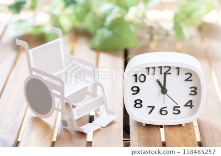 Clock and wheelchair time 11:00 23:00 11:00 23:00 118485257