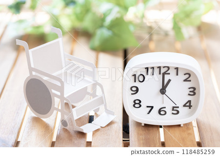 Clock and wheelchair time 1 o'clock 13 o'clock 1:00 13:00 Clock and wheelchair time 1 o'clock 13 o'clock 1:00 13:00 118485259