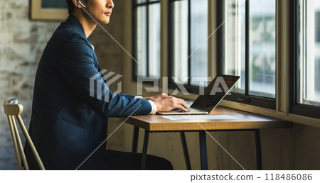 Male portrait　 118486086