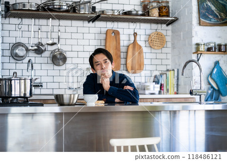 Thinking man Thinking man 118486121