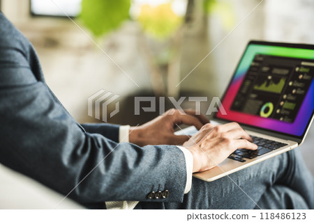 Male portrait　 118486123