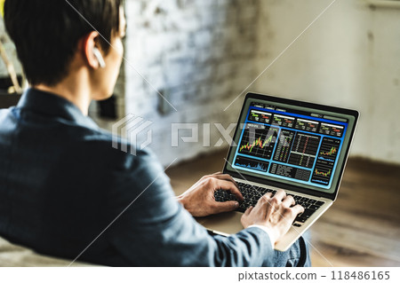 男性肖像』 118486165