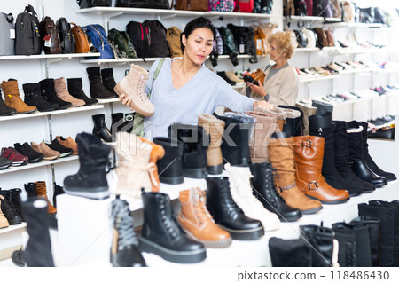Old and younger women making purchases in shoeshop 118486430