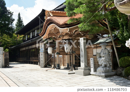 Jofukuji Temple [Koyasan Town, Wakayama Prefecture] 118486703