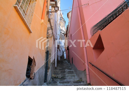 波西塔諾後巷的樓梯，阿馬爾菲海岸城市，義大利南歐共和國坎帕尼亞薩萊諾省的世界遺產 118487515