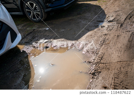 泥土停車場的水坑 118487622