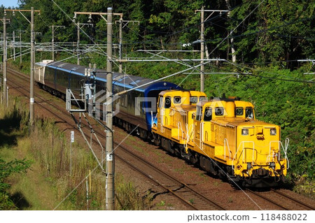 DE15 + 2100 series + Mani 50 ~THE ROYAL EXPRESS~ (Hakodate Main Line: Taima ~ Shinrin-koen) DE15 + 2100 series + Mani 50 ~THE ROYAL EXPRESS~ (Hakodate Main Line: Taima ~ Shinrin-koen) 118488022