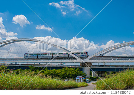 Monorail crossing the Yodogawa iron bridge 118488042