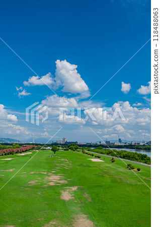 View of the golf course on the right bank of the Yodo River 118488063