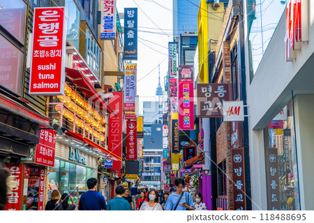 從韓國首爾明洞市中心看到的 N 首爾塔 118488695