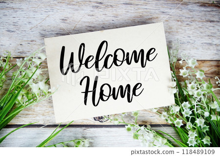 Home Sweet Home text on paper card with flowers bouquet top view on wooden background Home Sweet Home text on paper card with flowers bouquet top view on wooden background 118489109