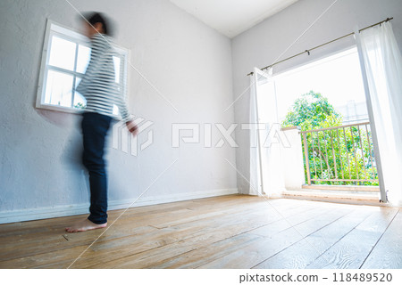 Bright room 118489520