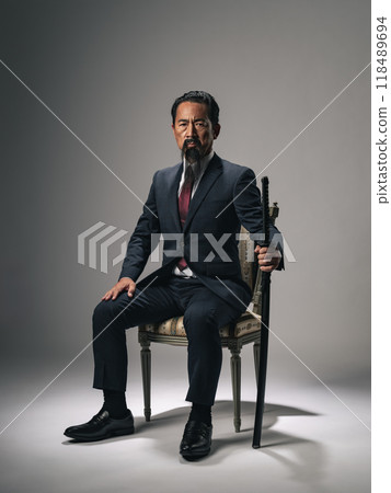 江戶末期和明治時代的偉人等歷史人物的肖像,手持日本刀。 江戶末期和明治時代的偉人等歷史人物的肖像,手持日本刀。 118489694