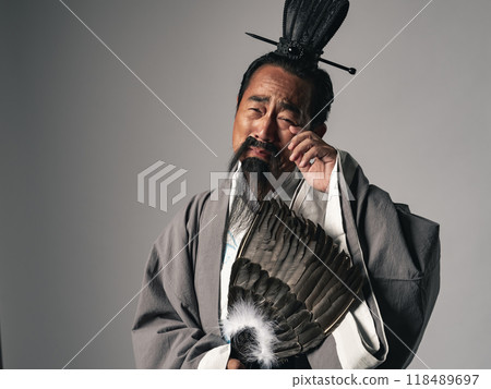 中國歷史上的武將,例如《三國演義》中的諸葛亮,在這個場景中哭泣。 中國歷史上的武將,例如《三國演義》中的諸葛亮,在這個場景中哭泣。 118489697