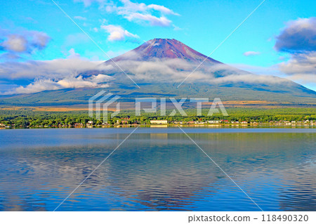 從山中湖眺望初秋的富士山 從山中湖眺望初秋的富士山 118490320