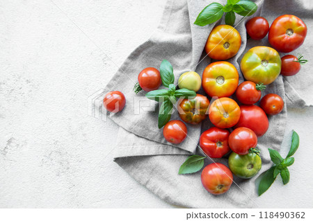 Fresh organic tomatoes Fresh organic tomatoes 118490362