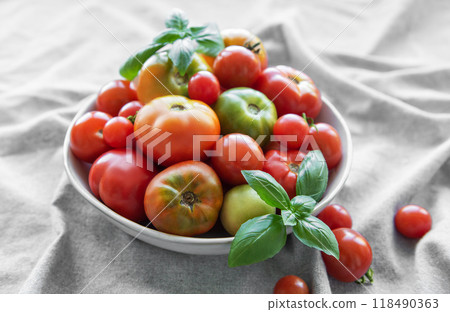 Fresh organic tomatoes Fresh organic tomatoes 118490363