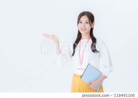 Young business woman 118491100