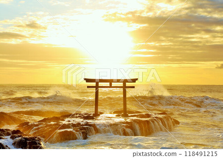 First sunrise from Oarai Isosaki Shrine, Ibaraki Prefecture First sunrise from Oarai Isosaki Shrine, Ibaraki Prefecture 118491215