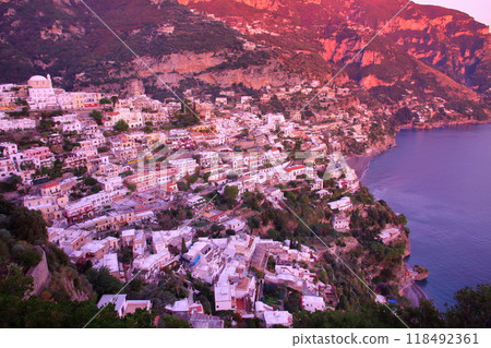 Evening view of Positano on the Amalfi Coast, a World Heritage Site facing the Tyrrhenian Sea, Salerno Province, Campania, Republic of Italy, Southern Europe 118492361