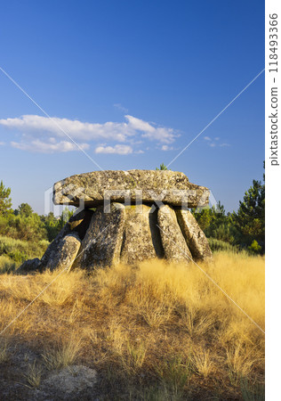 building, megalith, rock 118493366