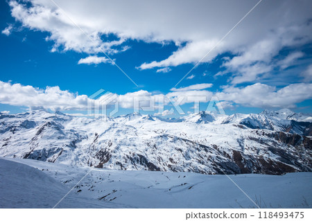 Ski slopes and mountains of Les Menuires in the french alps 118493475
