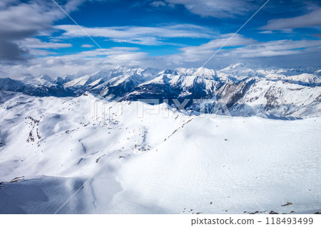 Ski slopes and mountains of Les Menuires in the french alps 118493499