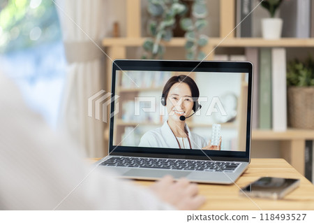 Pharmacist online medication guidance image 118493527