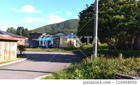 Three-dimensional mountain surface on a clear autumn day Three-dimensional mountain surface on a clear autumn day 118494050