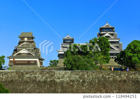 [熊本縣]晴天時的熊本城大大小小的天守閣和宇土砲台 118494251