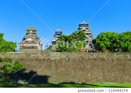[熊本縣]晴天時的熊本城大大小小的天守閣和宇土砲台 118494254