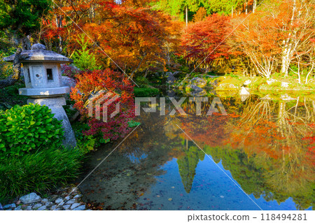 欣賞四季的壯麗自然景色、秋日的陽光、紅葉的倒影、環境藝術森林(佐賀縣唐津市) 欣賞四季的壯麗自然景色、秋日的陽光、紅葉的倒影、環境藝術森林(佐賀縣唐津市) 118494281