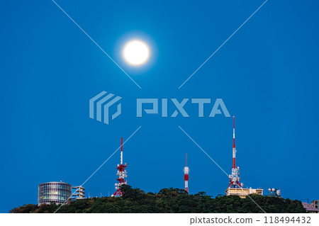 Mount Inasa Observatory and the harvest moon [Nagasaki City] 118494432