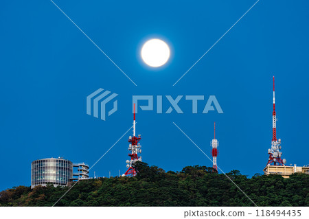 Mount Inasa Observatory and the harvest moon [Nagasaki City] 118494435