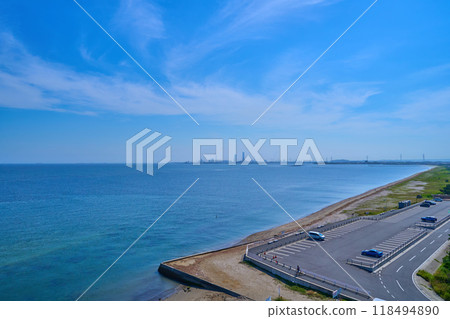 View of the parking lot and the thermal power plant to the northeast from the Cape Futtsu Observatory at Cape Futtsu in Futtsu, Chiba Prefecture 118494890