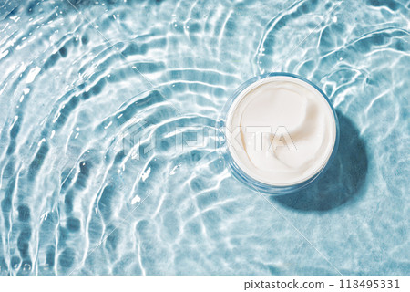 Jar of beauty cream in blue water Jar of beauty cream in blue water 118495331