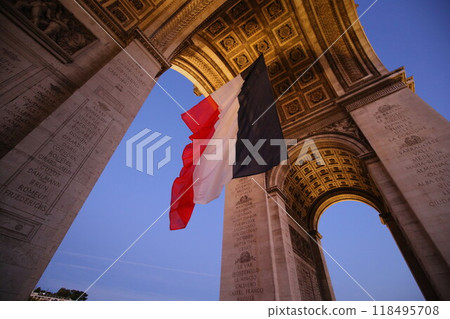法國國旗照亮凱旋門 118495708