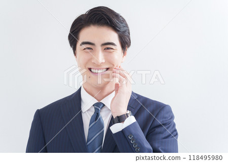 Beauty for working businessmen (white background) 118495980
