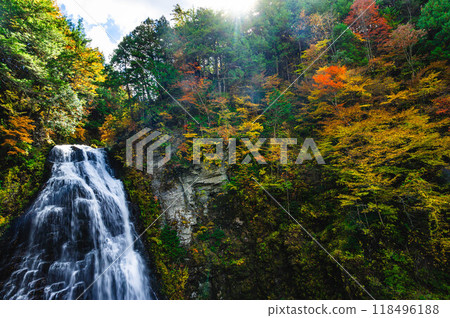 Bansho Falls with autumn leaves, Norikura Highlands Bansho Falls with autumn leaves, Norikura Highlands 118496188