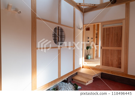 使用天然材料的獨立式住宅 使用天然材料的獨立式住宅 118496445