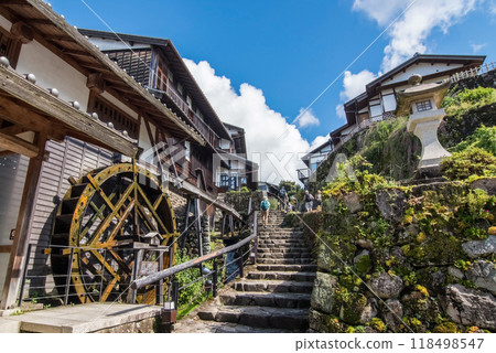 馬籠宿:方形水車和夜燈,徒步遊覽,岐阜縣古鎮風光 馬籠宿:方形水車和夜燈,徒步遊覽,岐阜縣古鎮風光 118498547