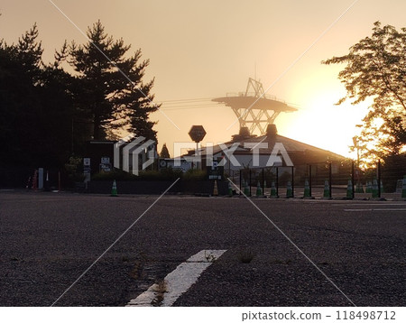 六甲山 - 山頂纜車上的清晨陽光 118498712