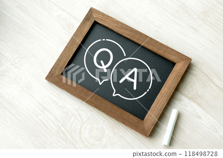 黑板上的語音氣泡中繪製了 QA 118498728