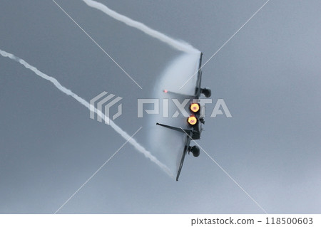 高濕度的天空,急轉彎。 高濕度的天空,急轉彎。 118500603