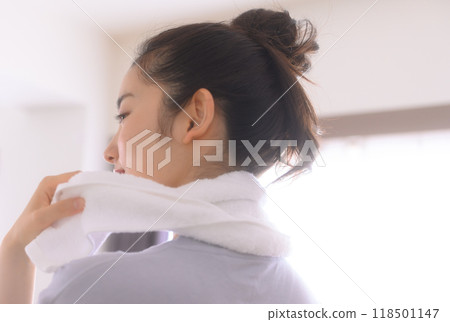 Young lady's portrait Young lady's portrait 118501147